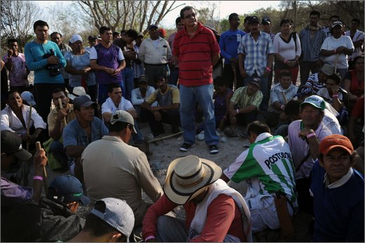 033 - huila. quebrada el pescador. riunione con miller dussan.jpg
